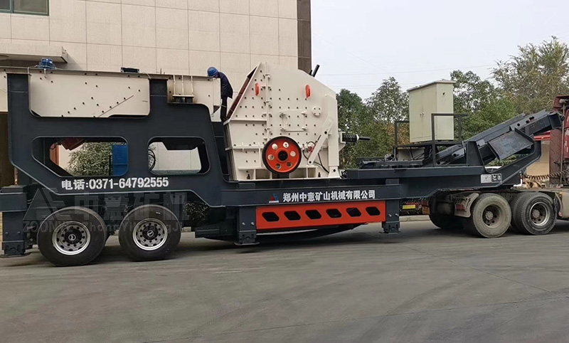 Neatly arranged mobile construction waste crushers