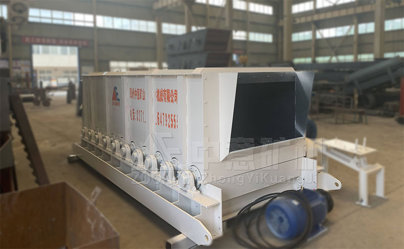Debris screening equipment, with a throughput of 300 tons per hour