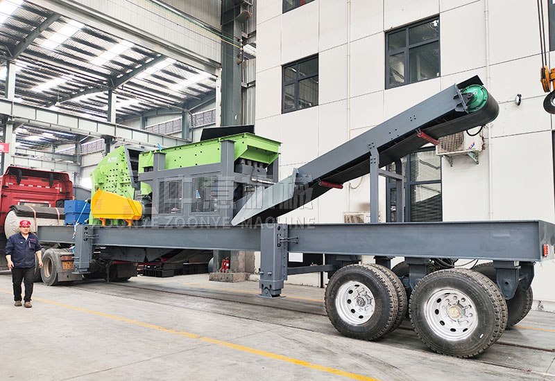Mobile crushing screening station.jpg Mobile crushing screening station
