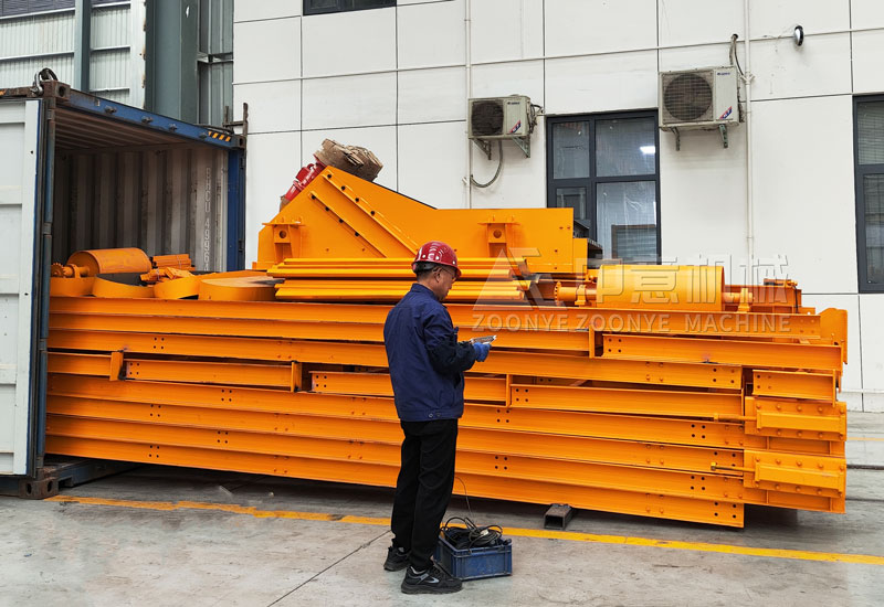 Vibrating Feeder + Frame.jpg Vibrating Feeder + Frame